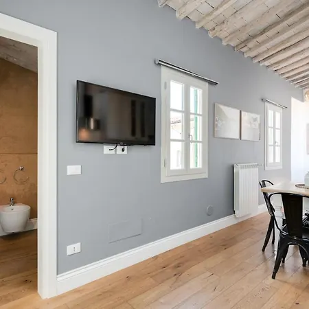 Apartment Piazza Indipendenza & Giardino Della Fortezza Apt *